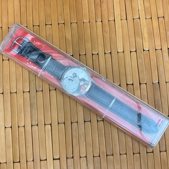 Like New unworn watch limited edition in box Disney Mickey Mouse Mens Watch - Picture 3 of 11